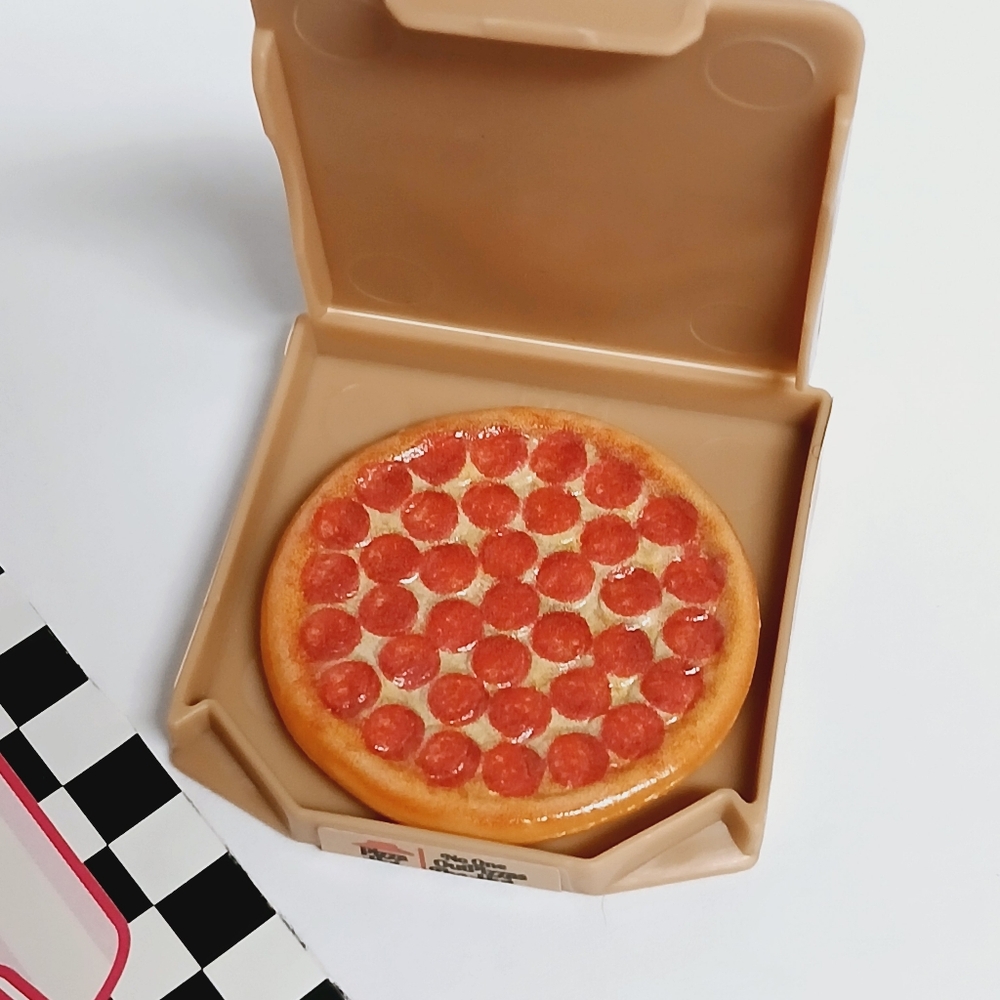 Mini Brands Foodie Series 2 Pizza Hut Original Stuffed Crust Pepperoni Pizza - Picture 2 of 4
